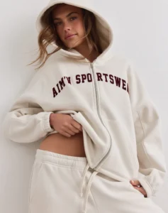 Aim'n Cream Varsity Sweat Zip Hood 26081529-050 dames vest met rits en capuchon in de kleur Cream crème met Varsity logo