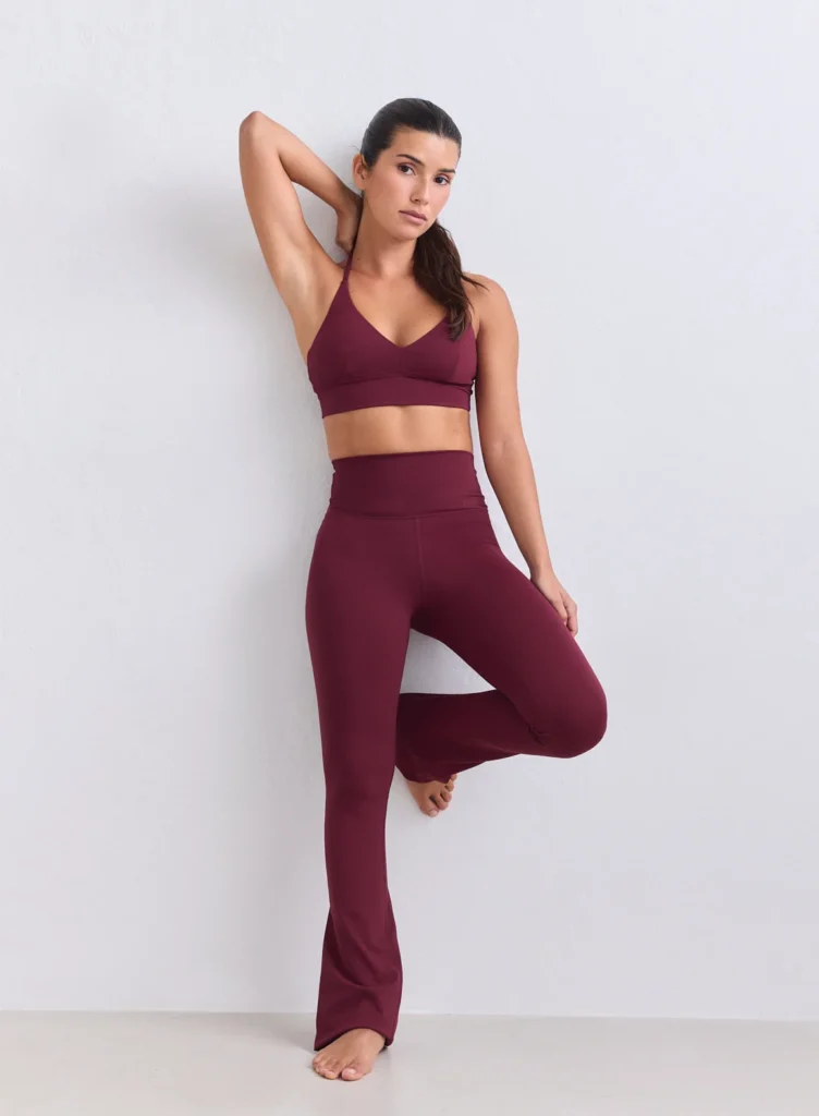 Aim'n Merlot Sense Flare Tights 23040026-187 dames flared legging in de kleur Merlot bordeauxrood met uitlopende pijpen