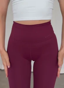 Aim'n Merlot Sense Flare Tights 23040026-187 dames flared legging in de kleur Merlot bordeauxrood met uitlopende pijpen