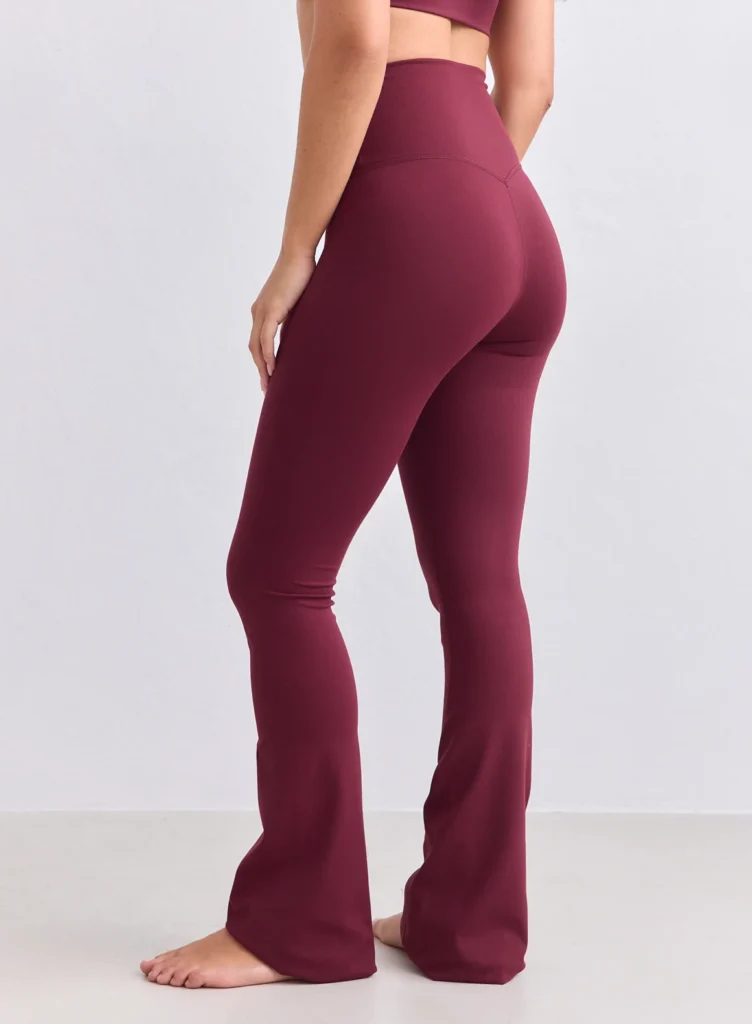 Aim'n Merlot Sense Flare Tights 23040026-187 dames flared legging in de kleur Merlot bordeauxrood met uitlopende pijpen