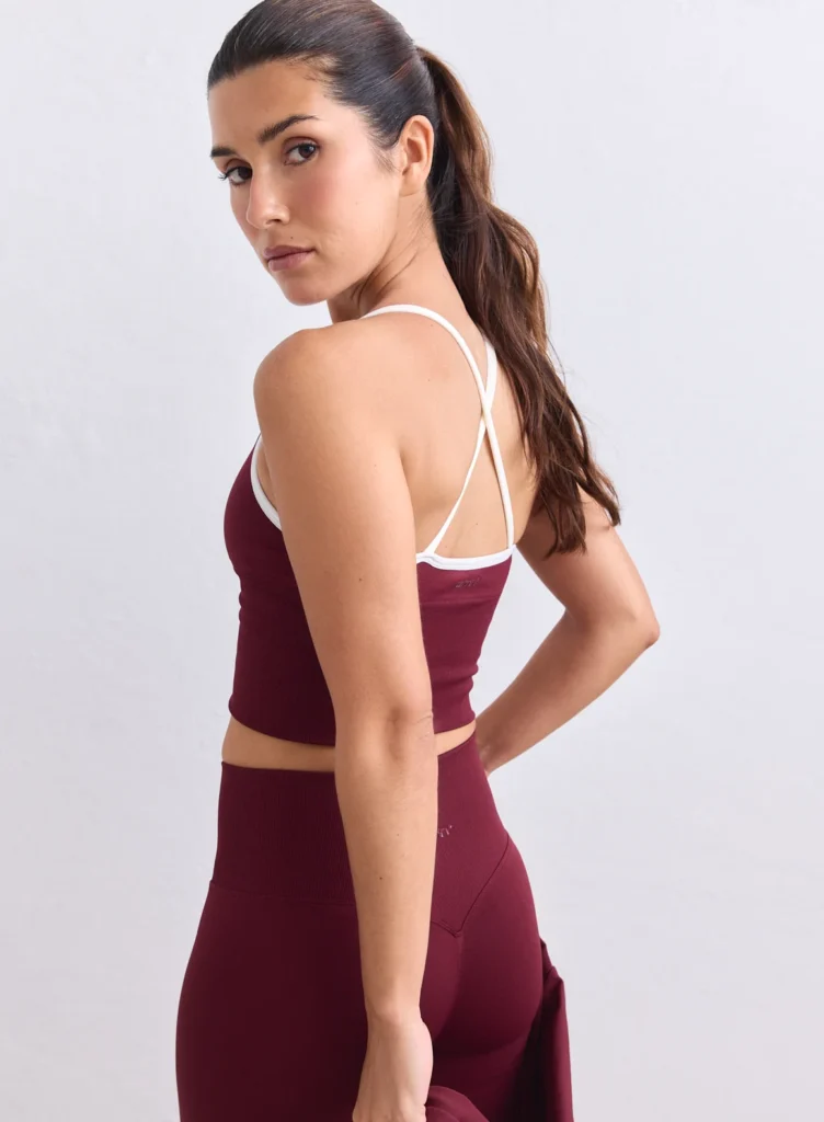 Aim'n Merlot Shape Seamless Cross Back Bralette 24070409-187 dames naadloze sport-bh met gekruiste bandjes in Merlot bordeauxrood