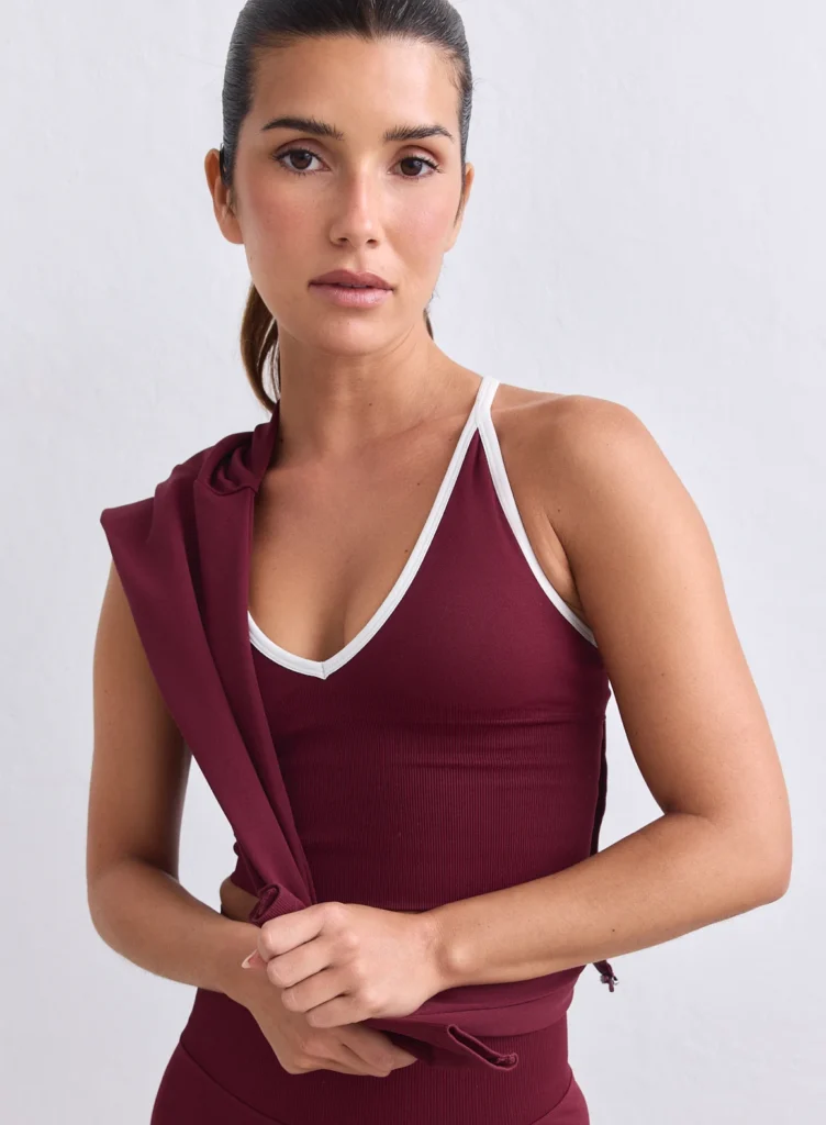 Aim'n Merlot Shape Seamless Cross Back Bralette 24070409-187 dames naadloze sport-bh met gekruiste bandjes in Merlot bordeauxrood
