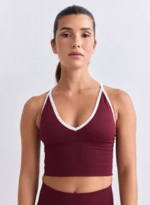 Aim'n Merlot Shape Seamless Cross Back Bralette 24070409-187 dames naadloze sport-bh met gekruiste bandjes in Merlot bordeauxrood