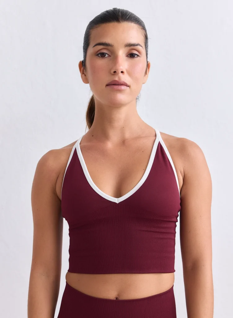 Aim'n Merlot Shape Seamless Cross Back Bralette 24070409-187 dames naadloze sport-bh met gekruiste bandjes in Merlot bordeauxrood