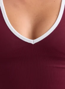 Aim'n Merlot Shape Seamless Cross Back Bralette 24070409-187 dames naadloze sport-bh met gekruiste bandjes in Merlot bordeauxrood