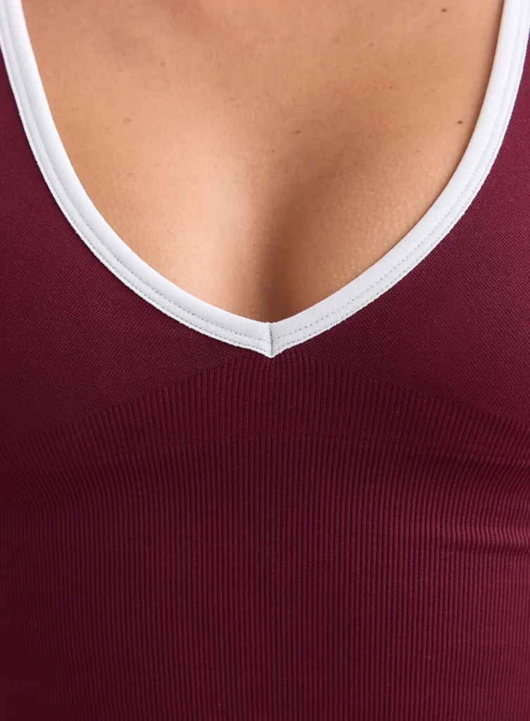 Aim'n Merlot Shape Seamless Cross Back Bralette 24070409-187 dames naadloze sport-bh met gekruiste bandjes in Merlot bordeauxrood