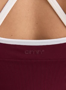 Aim'n Merlot Shape Seamless Cross Back Bralette 24070409-187 dames naadloze sport-bh met gekruiste bandjes in Merlot bordeauxrood