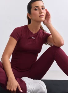 Aim'n Merlot Soft Basic Short Sleeve 21070028-187 dames t-shirt in de kleur Merlot bordeauxrood met korte mouwen