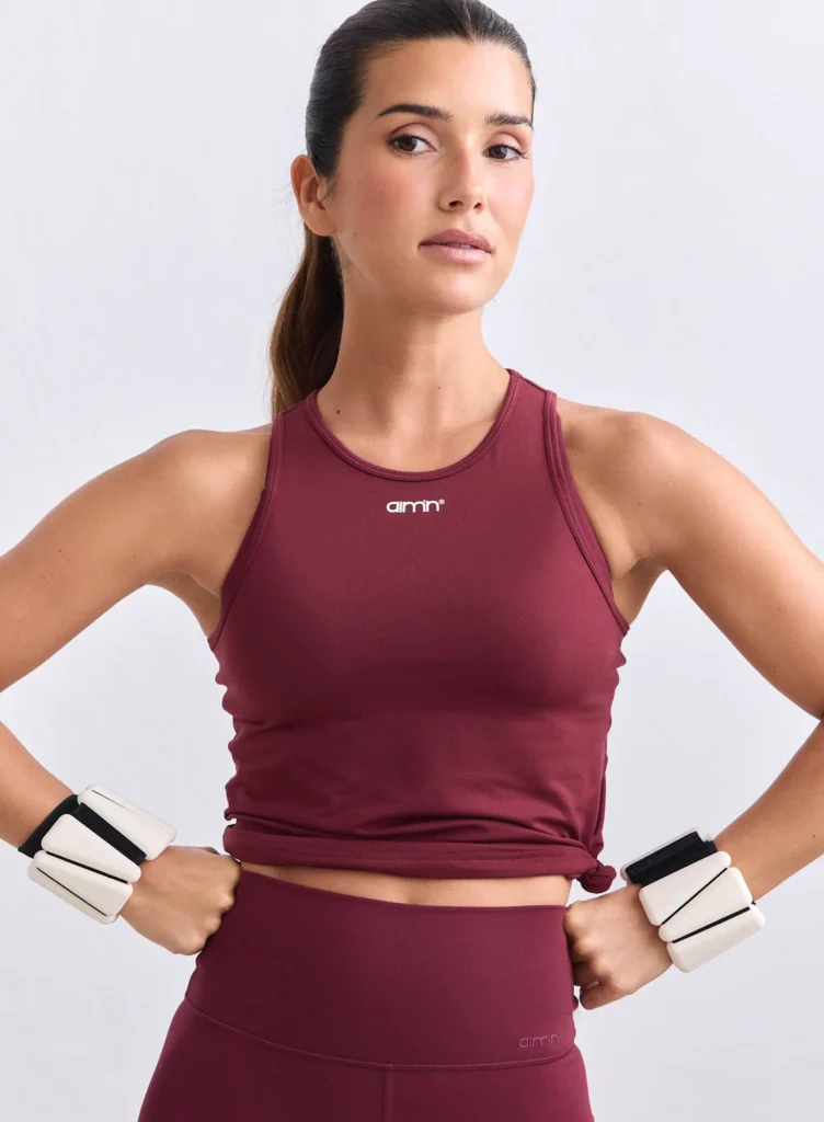 Aim'n Merlot Soft Basic Singlet 25010743-187 dames top in de kleur Merlot bordeauxrood van zacht materiaal
