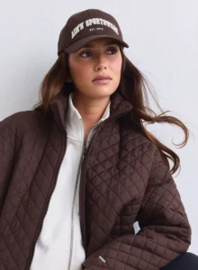Aim'n Varsity Cap 24120613-147 dames pet in de kleur Chocolate bruin met borduursel