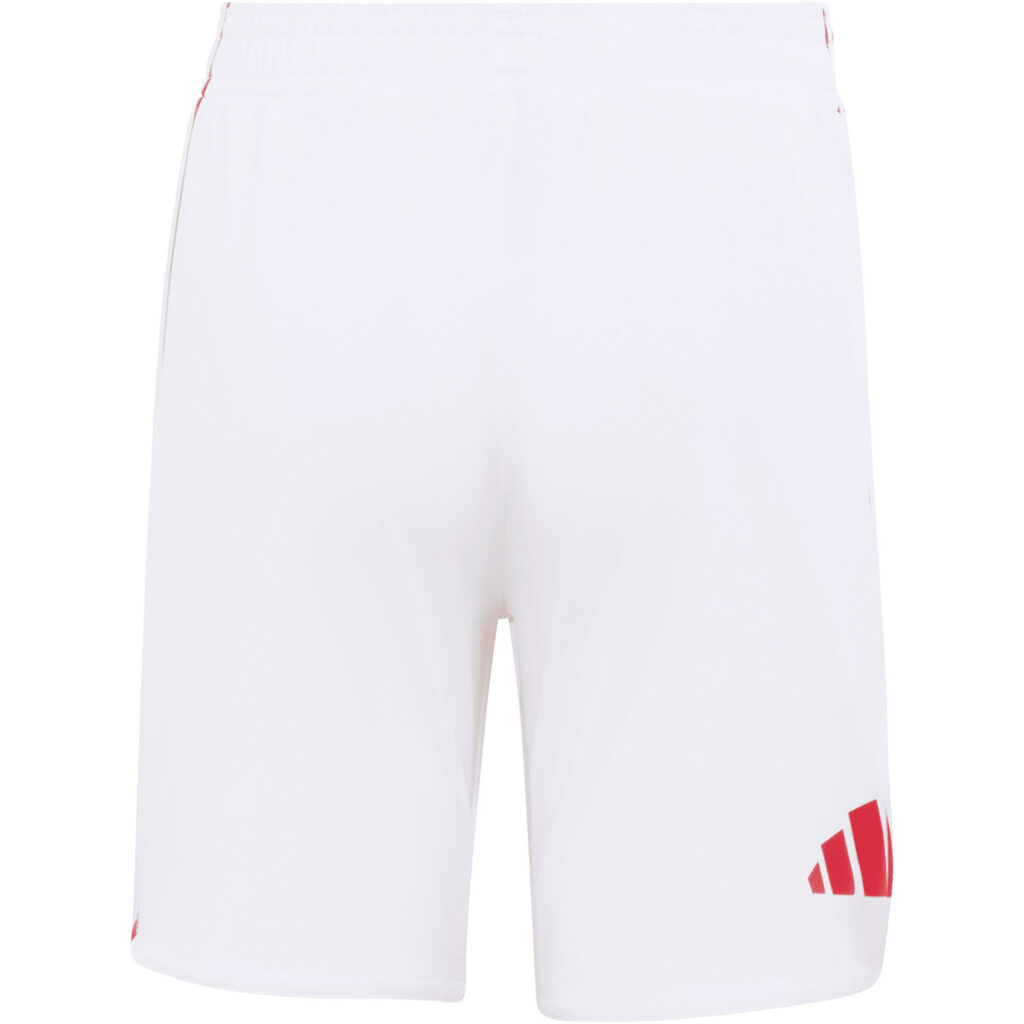 Adidas Ajax Amsterdam thuis tenue bestaande uit het klassieke rode en witte shirt en short