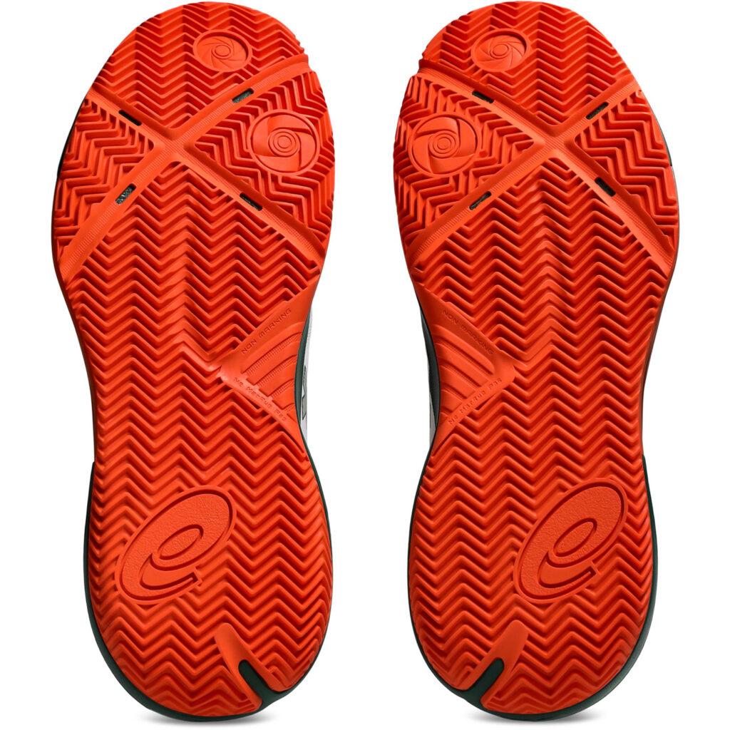 Zijaanzicht van de witte Asics Gel-Challenger 15 Padel herenschoen met Illusion Blue details.