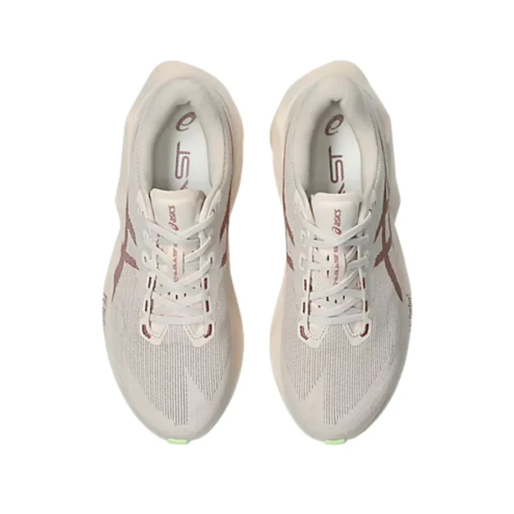 Asics Novablast dames hardloopschoen. 1012C008-700