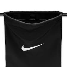Nike BRSLA Drawstring IB4409-010 gymtas in het zwart met wit Nike logo en stevige koordsluiting