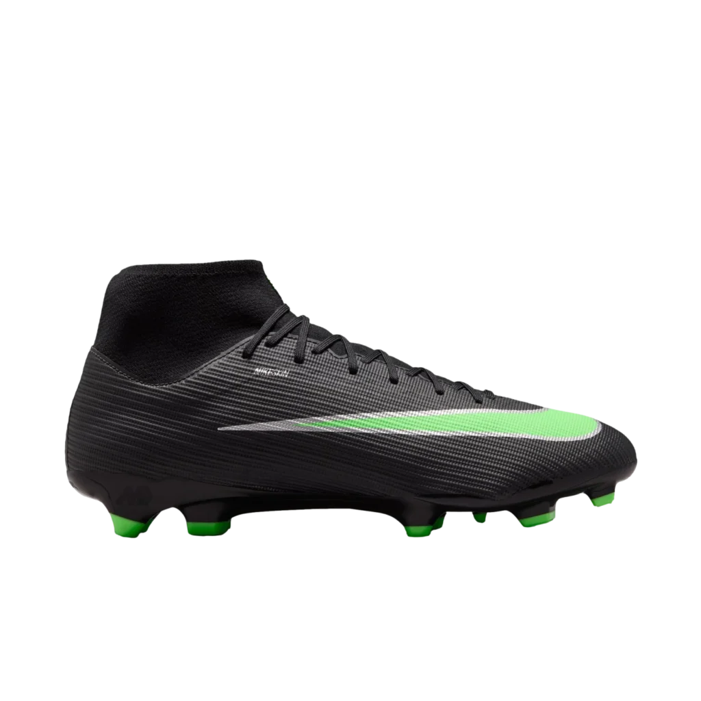 Zijaanzicht van de zwarte Nike Mercurial Superfly 11 Academy MG voetbalschoen met Illusion Green details uit het Shadow Pack.