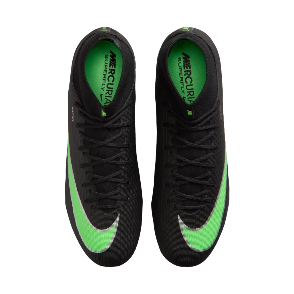 Zijaanzicht van de zwarte Nike Mercurial Superfly 11 Academy MG voetbalschoen met Illusion Green details uit het Shadow Pack.