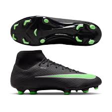 Zijaanzicht van de zwarte Nike Mercurial Superfly 11 Academy MG voetbalschoen met Illusion Green details uit het Shadow Pack.
