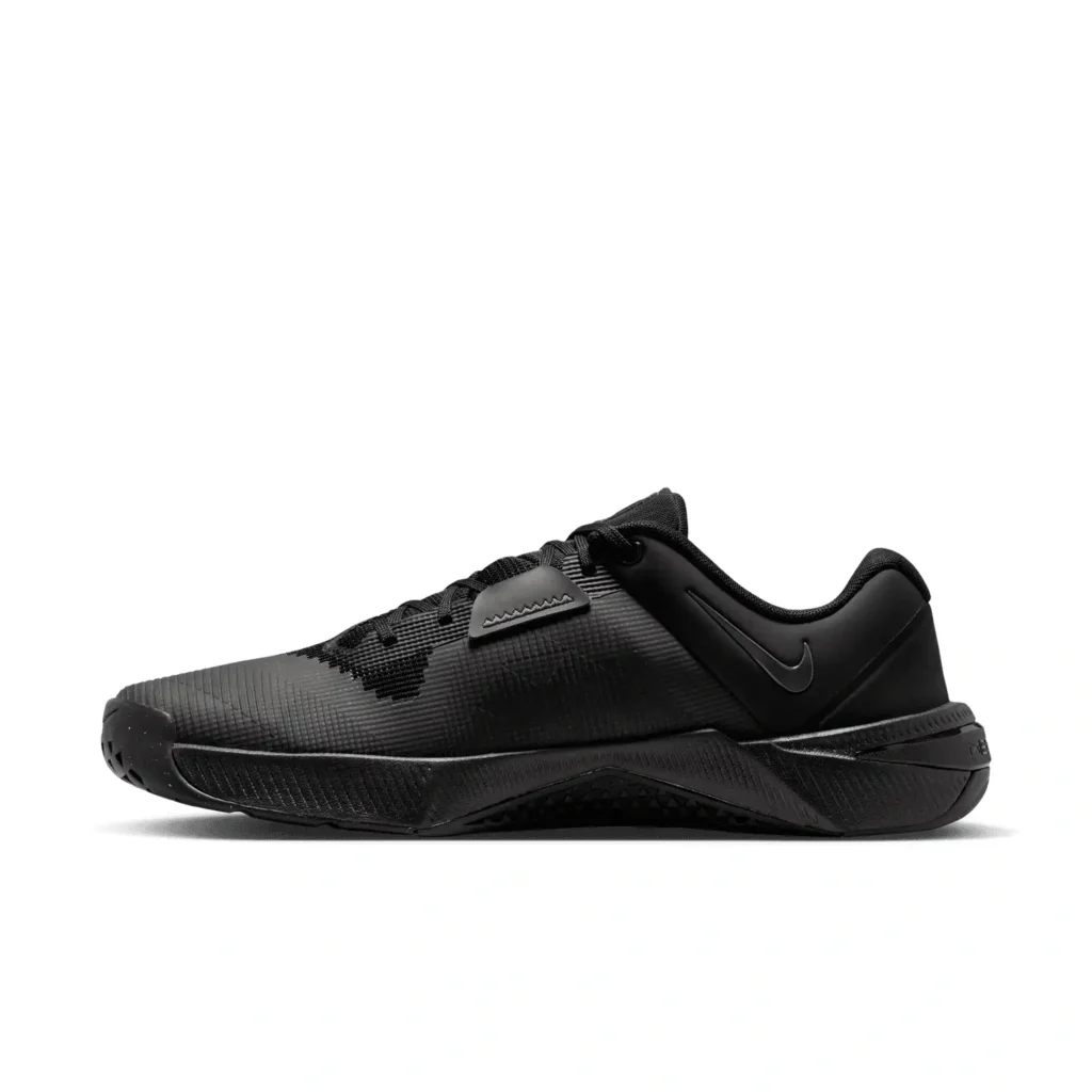 Nike Metcon 10 heren fitnessschoenen in zwart met volt details en een brede, stabiele hak