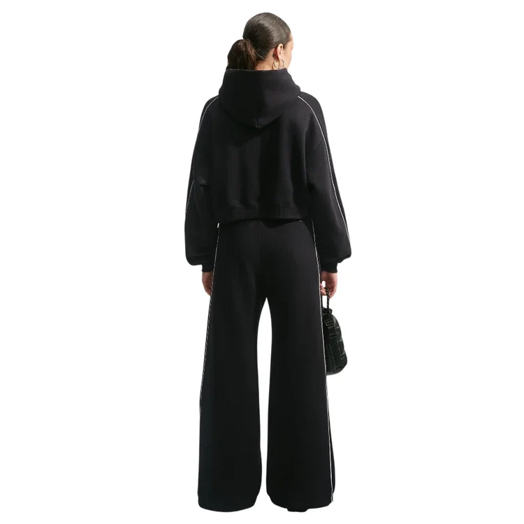 Nike Studio Fleece Womens Oversized Sweater in het zwart met comfortabele wijdere pasvorm en subtiel Nike-logo