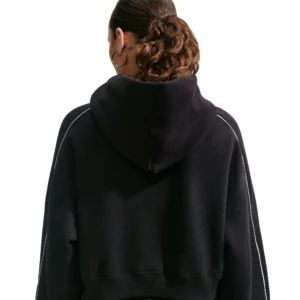 Nike Studio Fleece Womens Oversized Sweater in het zwart met comfortabele wijdere pasvorm en subtiel Nike-logo