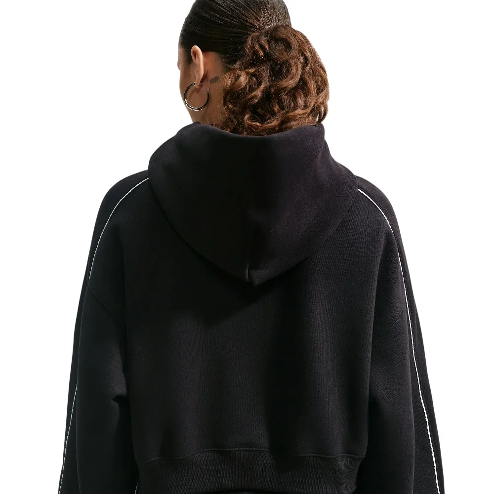 Nike Studio Fleece Womens Oversized Sweater in het zwart met comfortabele wijdere pasvorm en subtiel Nike-logo
