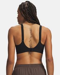 Under Armour Effortless High sport-bh in het grijs (6011263-008) met voorgevormde cups en verstelbare bandjes voor high support