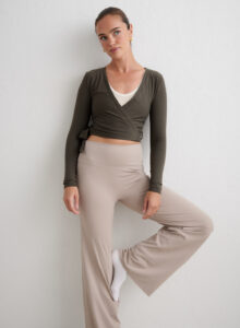 Aim'n Dark Ivy Shape Seamless Wrap Long Sleeve naadloze donkergroene dames longsleeve met wikkeleffect