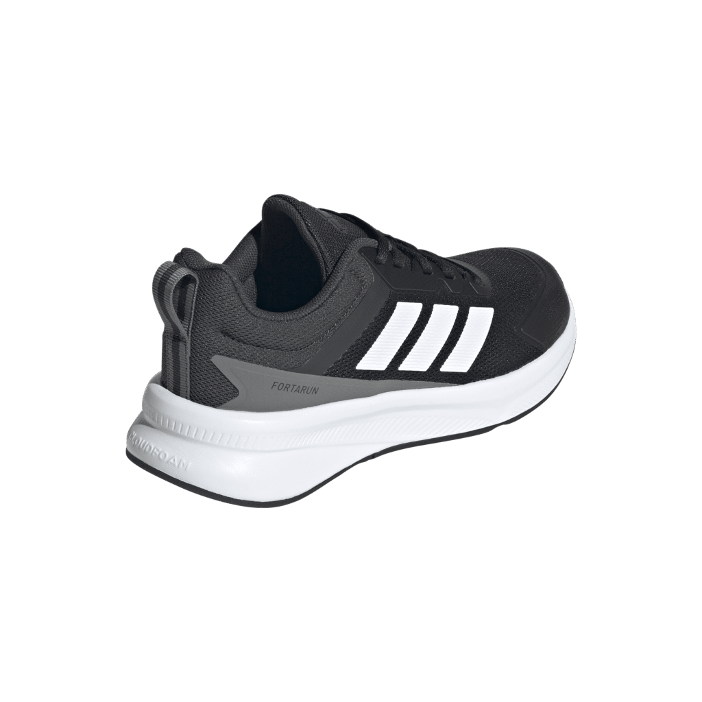 Adidas Fortarun 4.0 J JQ5167 zwarte kindersportschoenen met witte drie strepen en Cloudfoam zool