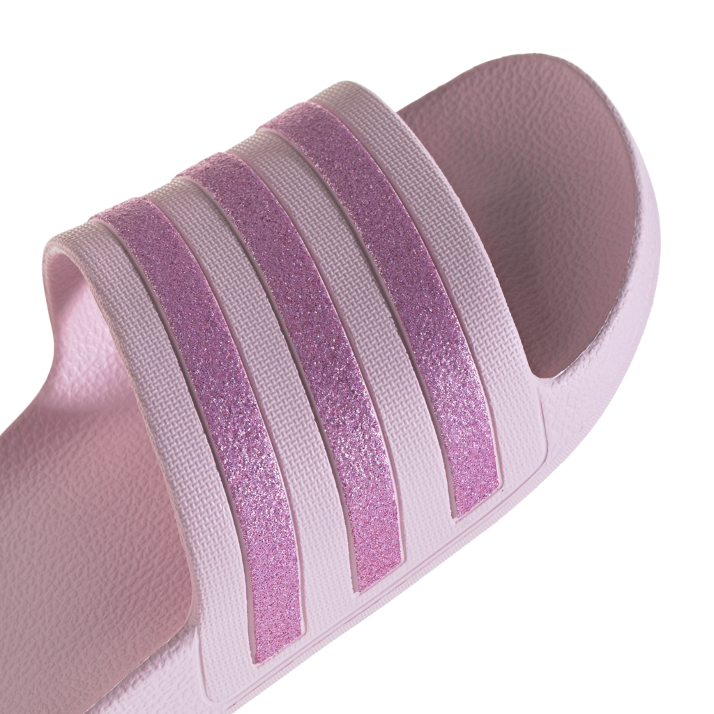 Adidas Adilette Aqua KJ7350 roze badslippers met glimmend roze drie strepen en zacht EVA voetbed