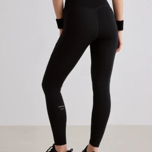 Aim'n Black Running Tights comfortabele en ondersteunende zwarte dames hardlooptight
