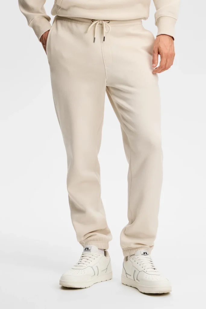 J.Lindeberg Alpha Pant BMJS14836-U029 technische herenbroek met zakken en subtiel logo