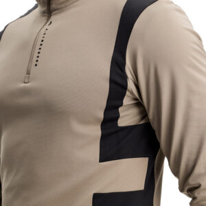 J.Lindeberg Finn Quarter Zip Mid Layer GMJS16157-U144 JL Brindle taupe-grijze technische golftrui met korte rits en logo