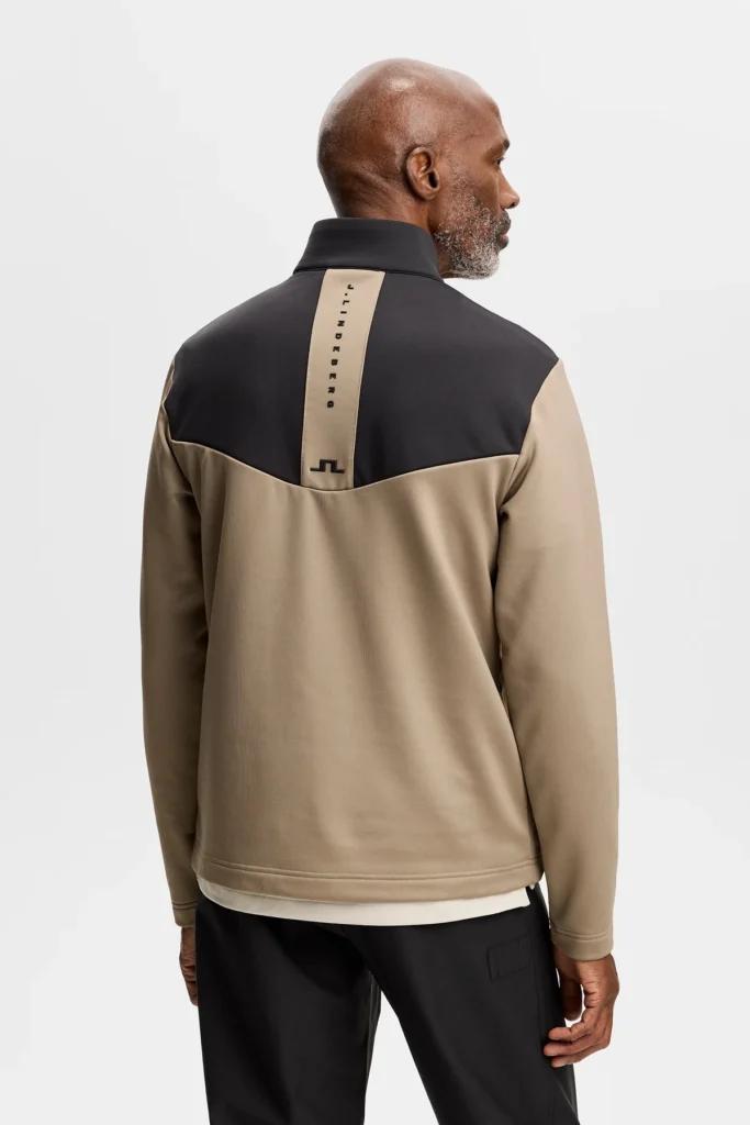 J.Lindeberg Maclean Quarter Zip Mid Layer GMJS17071-U144 JL Brindle taupe-grijze technische golftrui met korte rits en logo