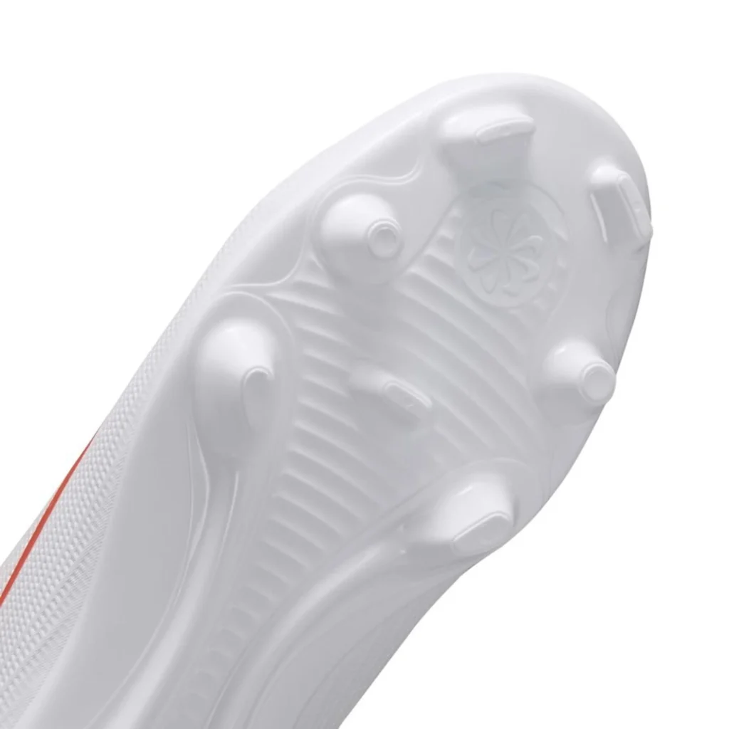 Nike JR Superfly 11 Club FG/MG IO1552-100 lichte kindervoetbalschoen met Dynamic Fit kraag