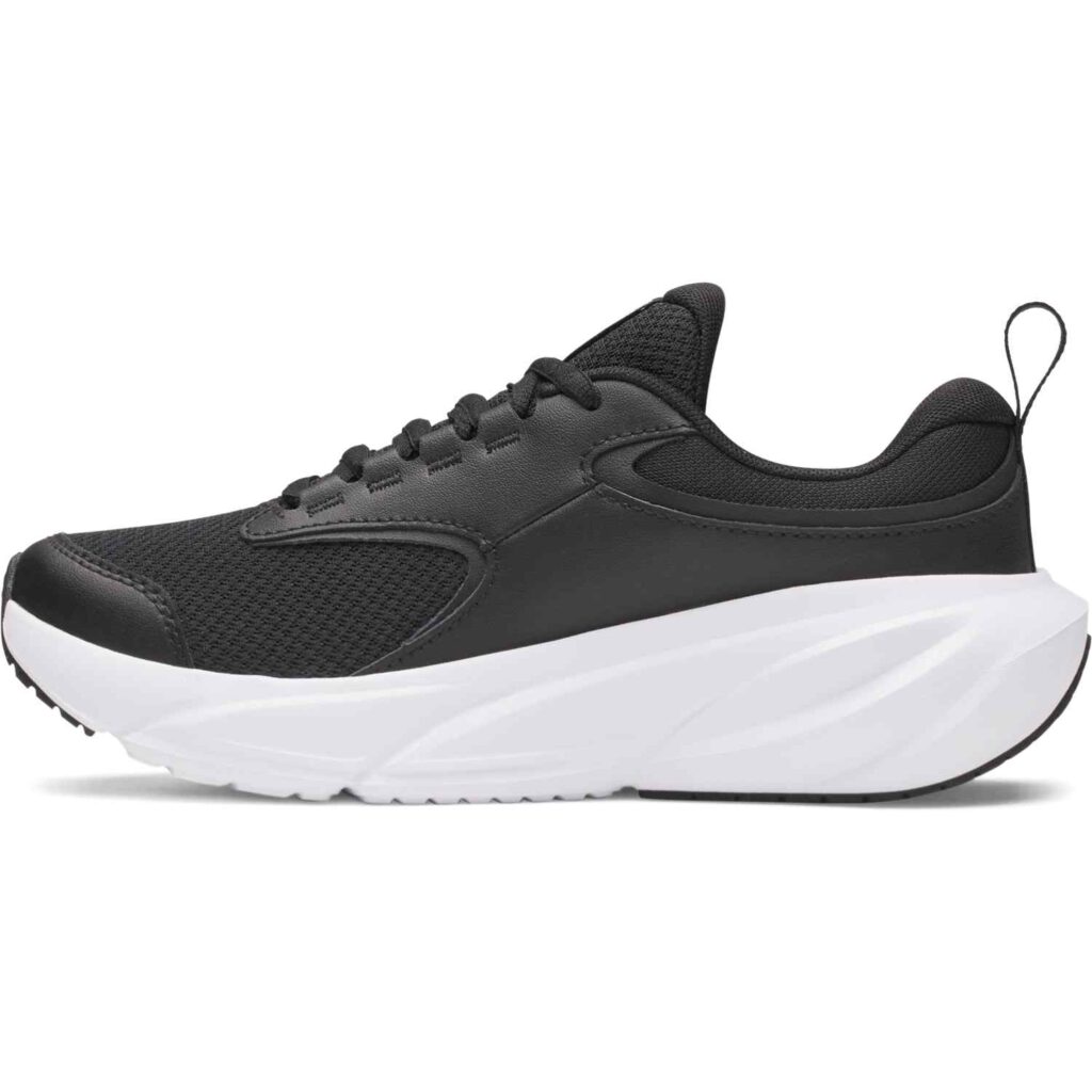 Under Armour BGS Surge 5 6010433-001 lichte zwarte kindersportschoen met vetersluiting en ademend mesh