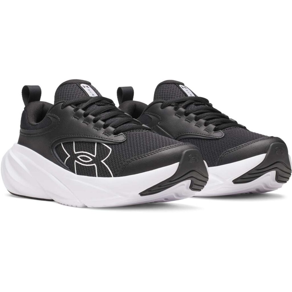Under Armour BGS Surge 5 6010433-001 lichte zwarte kindersportschoen met vetersluiting en ademend mesh