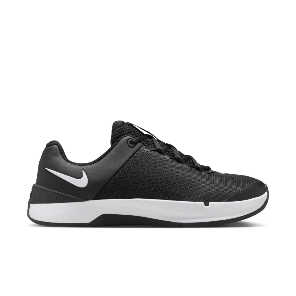 W Nike MC Trainer 4 IM3744-002 veelzijdige zwarte dames fitness en trainingsschoen