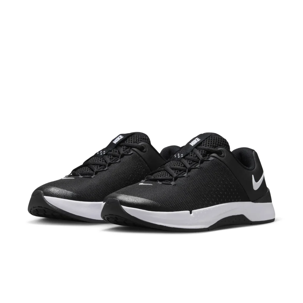 W Nike MC Trainer 4 IM3744-002 veelzijdige zwarte dames fitness en trainingsschoen