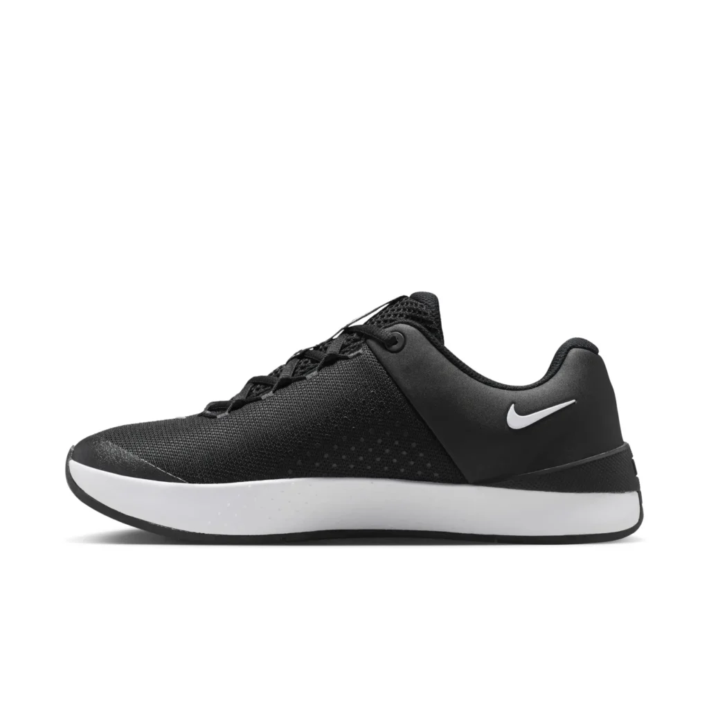 W Nike MC Trainer 4 IM3744-002 veelzijdige zwarte dames fitness en trainingsschoen