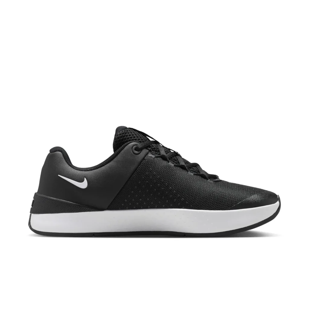 W Nike MC Trainer 4 IM3744-002 veelzijdige zwarte dames fitness en trainingsschoen