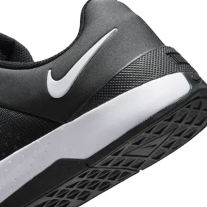 W Nike MC Trainer 4 IM3744-002 veelzijdige zwarte dames fitness en trainingsschoen
