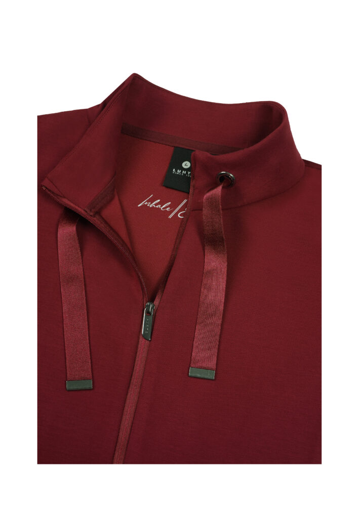 Luhta Erika 232327339L670 rood zacht damesvest met glanzende bies