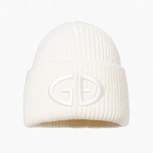 Goldbergh Valerie Beanie GB600.03.263 Snow White helderwitte dames muts met pompon en merkembleem