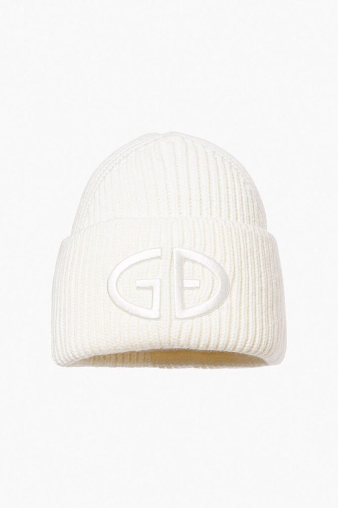 Goldbergh Valerie Beanie GB600.03.263 Snow White helderwitte dames muts met pompon en merkembleem