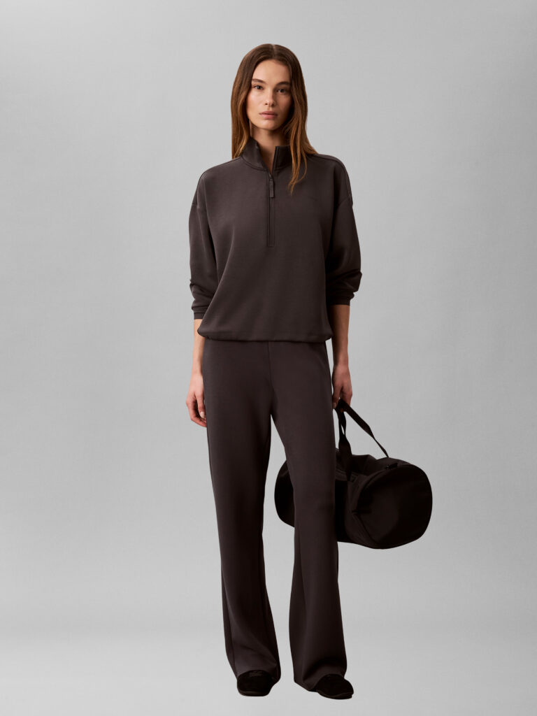 Calvin Klein LVGWF6W302 YZ3 Black Oyster Cupro Knit 1/4 Zip zwarte dames sweater met korte ritssluiting