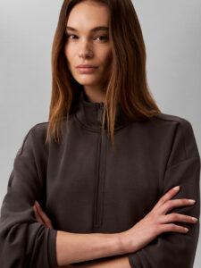Calvin Klein LVGWF6W302 YZ3 Black Oyster Cupro Knit 1/4 Zip zwarte dames sweater met korte ritssluiting