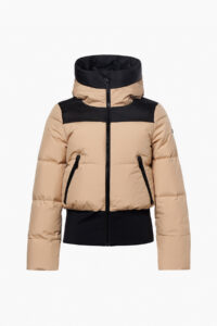 Goldbergh Village Ski Jacket GB002.15.263 Lark zandkleurige dames skijas met capuchon en merkembleem