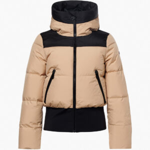 Goldbergh Village Ski Jacket GB002.15.263 Lark zandkleurige dames skijas met capuchon en merkembleem