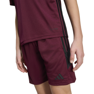 adidas Tiro Essential Jersey KS5881 donkerrood jongens voetbalshirt met zwarte accenten