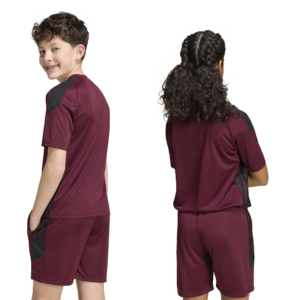 adidas Tiro Essential Jersey KS5881 donkerrood jongens voetbalshirt met zwarte accenten